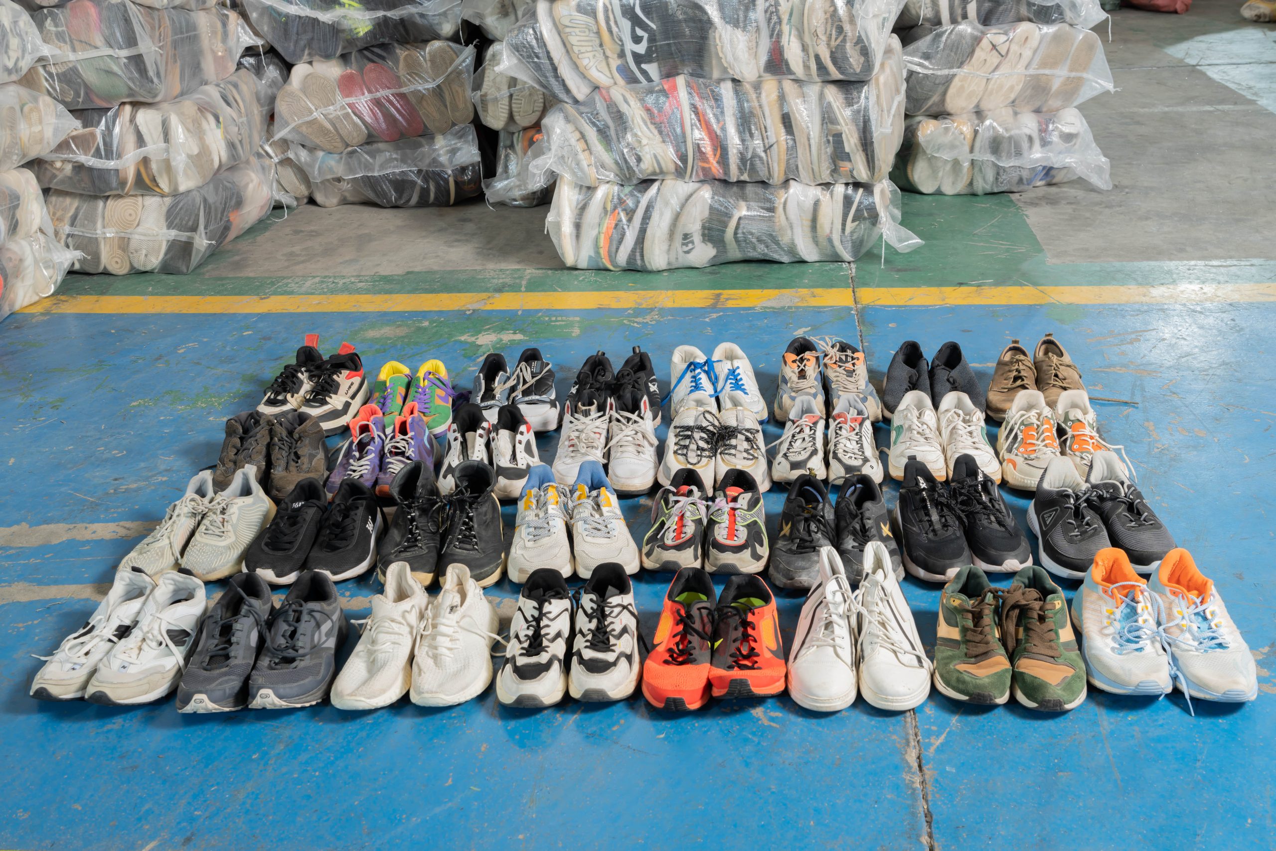 Mixed Used Shoes